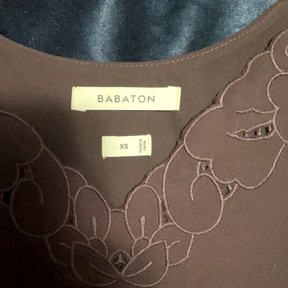 *ARITZIA* Babaton cami/ tank top in dark purple with flower cutout in size XS - Picture 6 of 6